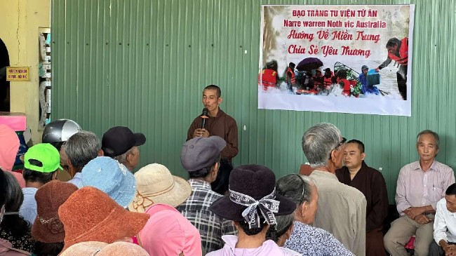 hình cứu trợ bão lụt VN 2025