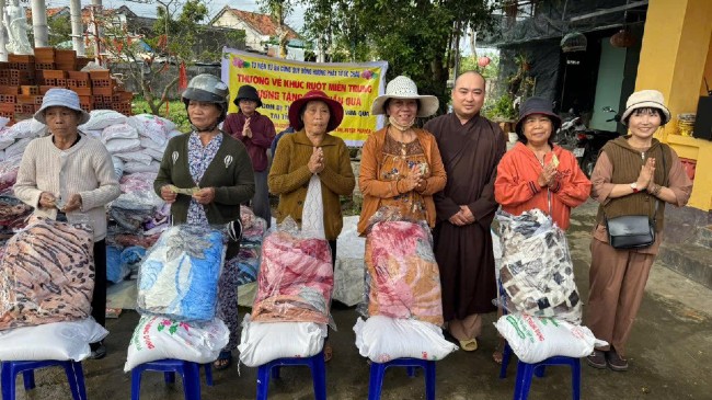 hình cứu trợ bão lụt VN 2025